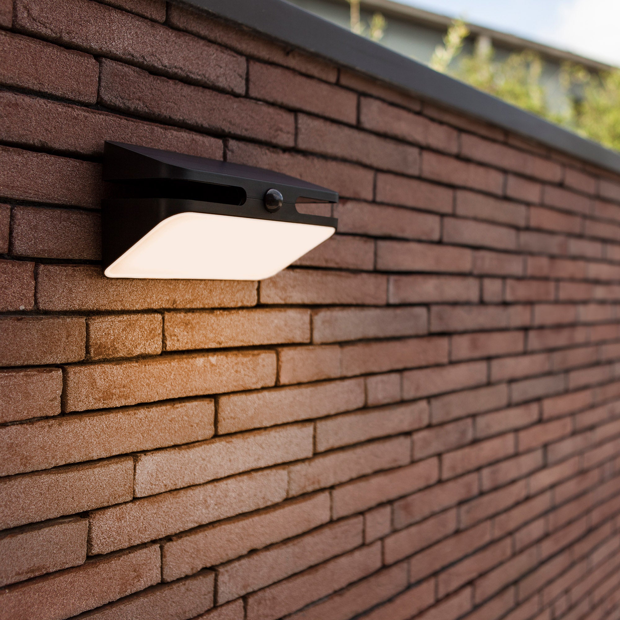 AERO LED solarna zidna svjetiljka, senzor pokreta, mat crna, 8.6W, 4000K, IP54, 109mm