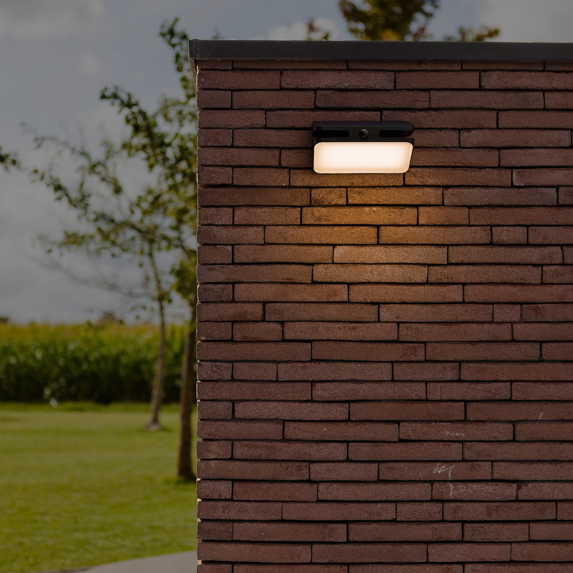 AERO LED solarna zidna svjetiljka, senzor pokreta, mat crna, 8.6W, 4000K, IP54, 109mm