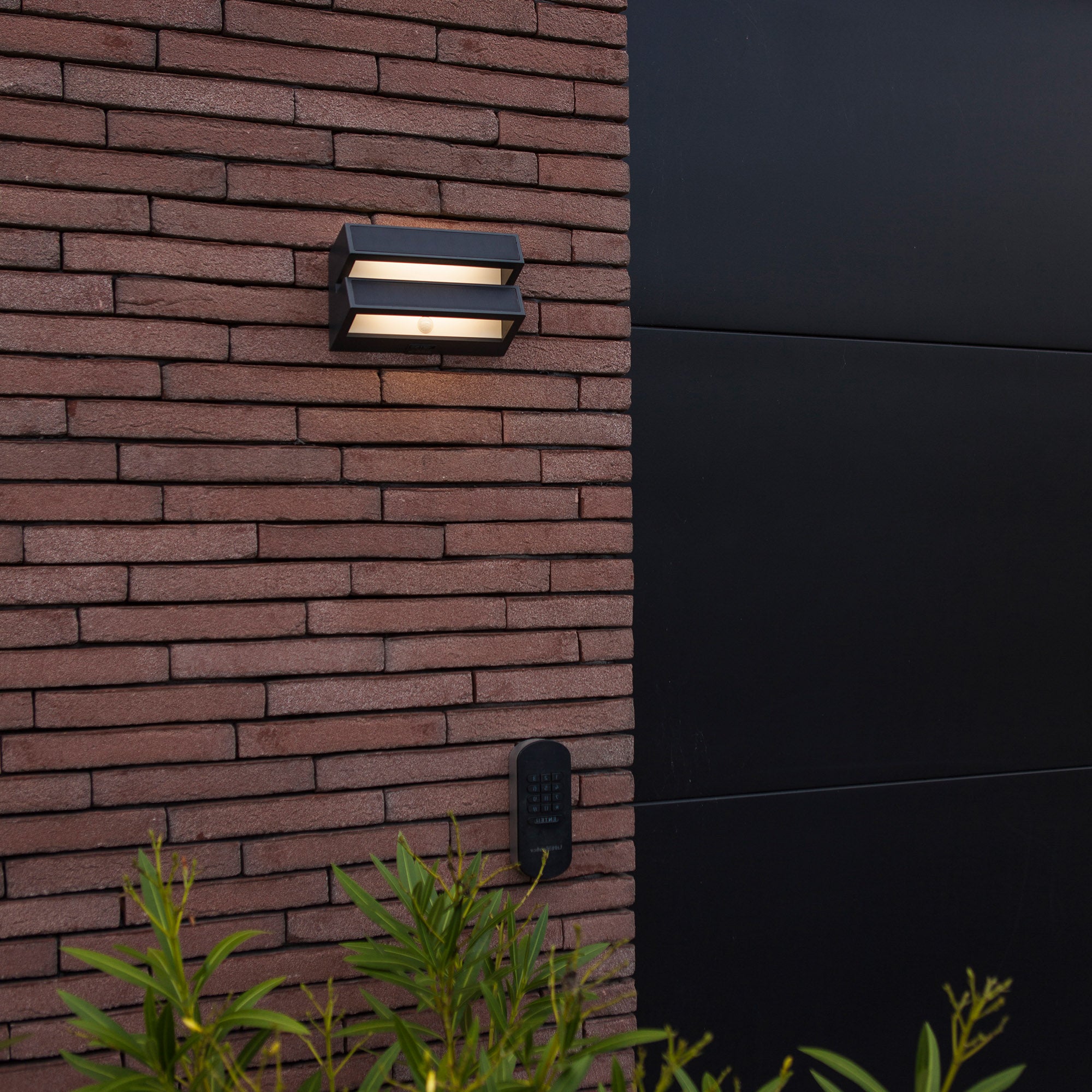 BARLO LED solarna zidna svjetiljka, senzor pokreta, tamno siva, 8.2W, 4000K, IP54, 133mm