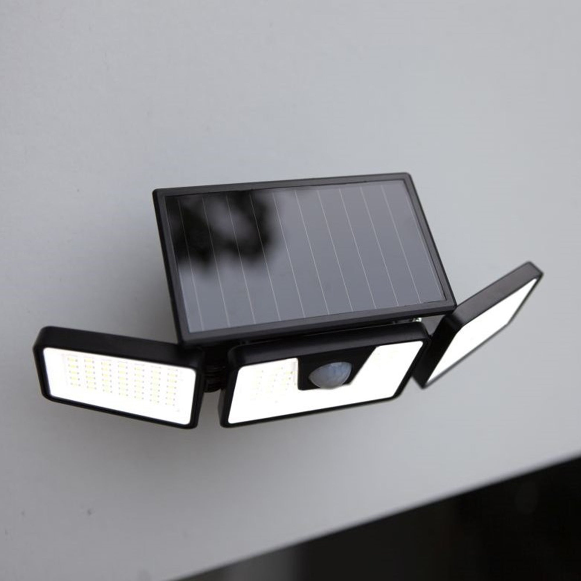 BRITI LED solarni reflektor, senzor pokreta, mat crna, 6W, 5000K, IP44, 87mm