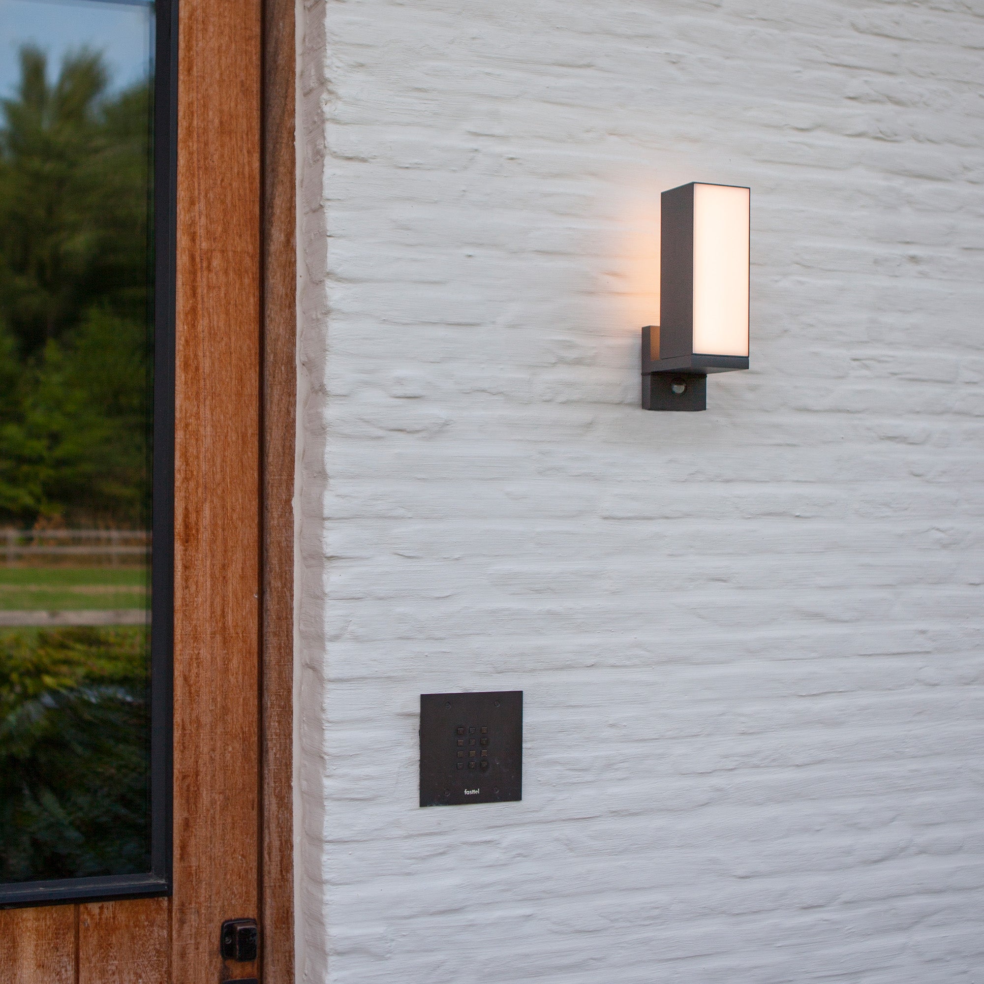 CUBA LED zidna svjetiljka, senzor pokreta, tamno siva, 14W, 3000K, IP54, 308mm