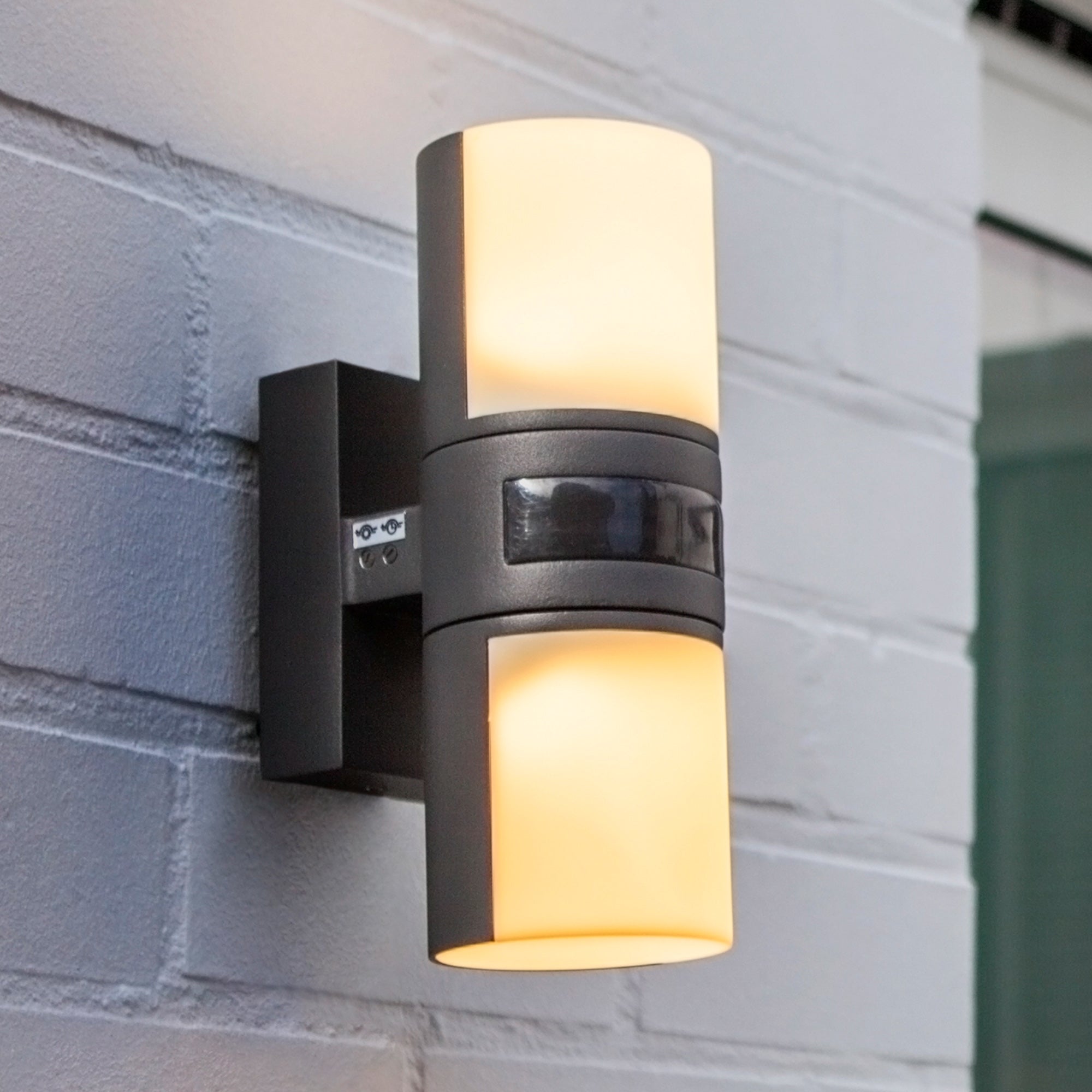 CYRA LED zidna svjetiljka, senzor pokreta, tamno siva, 16.1W, 3000K, IP54, 245mm