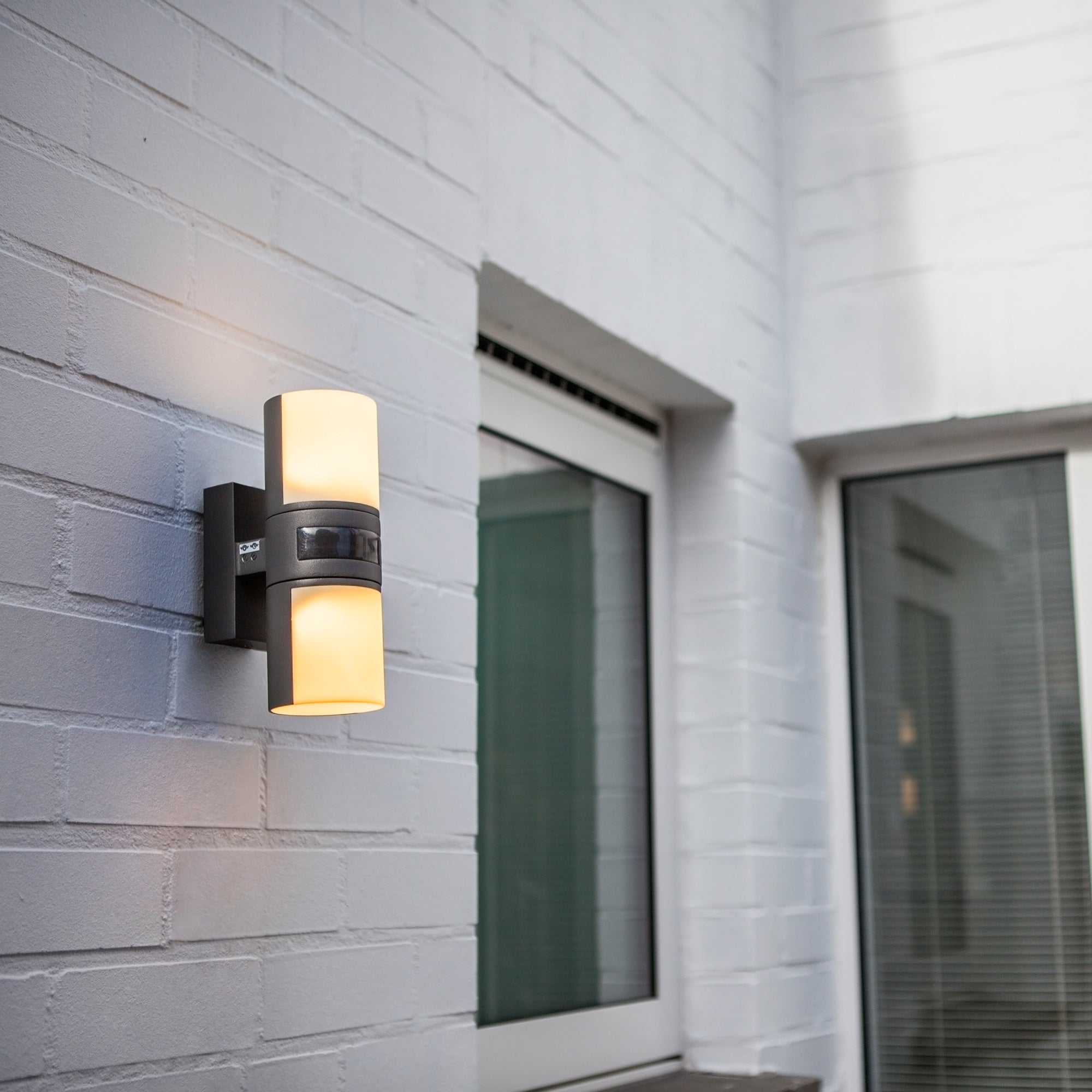 CYRA LED zidna svjetiljka, senzor pokreta, tamno siva, 16.1W, 3000K, IP54, 245mm