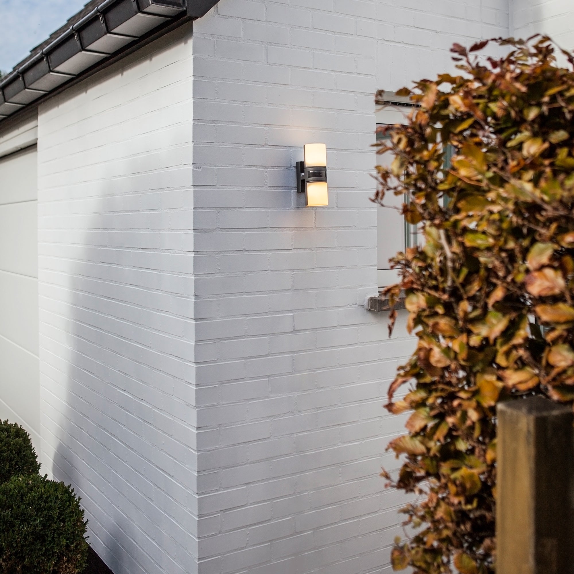 CYRA LED zidna svjetiljka, senzor pokreta, tamno siva, 16.1W, 3000K, IP54, 245mm