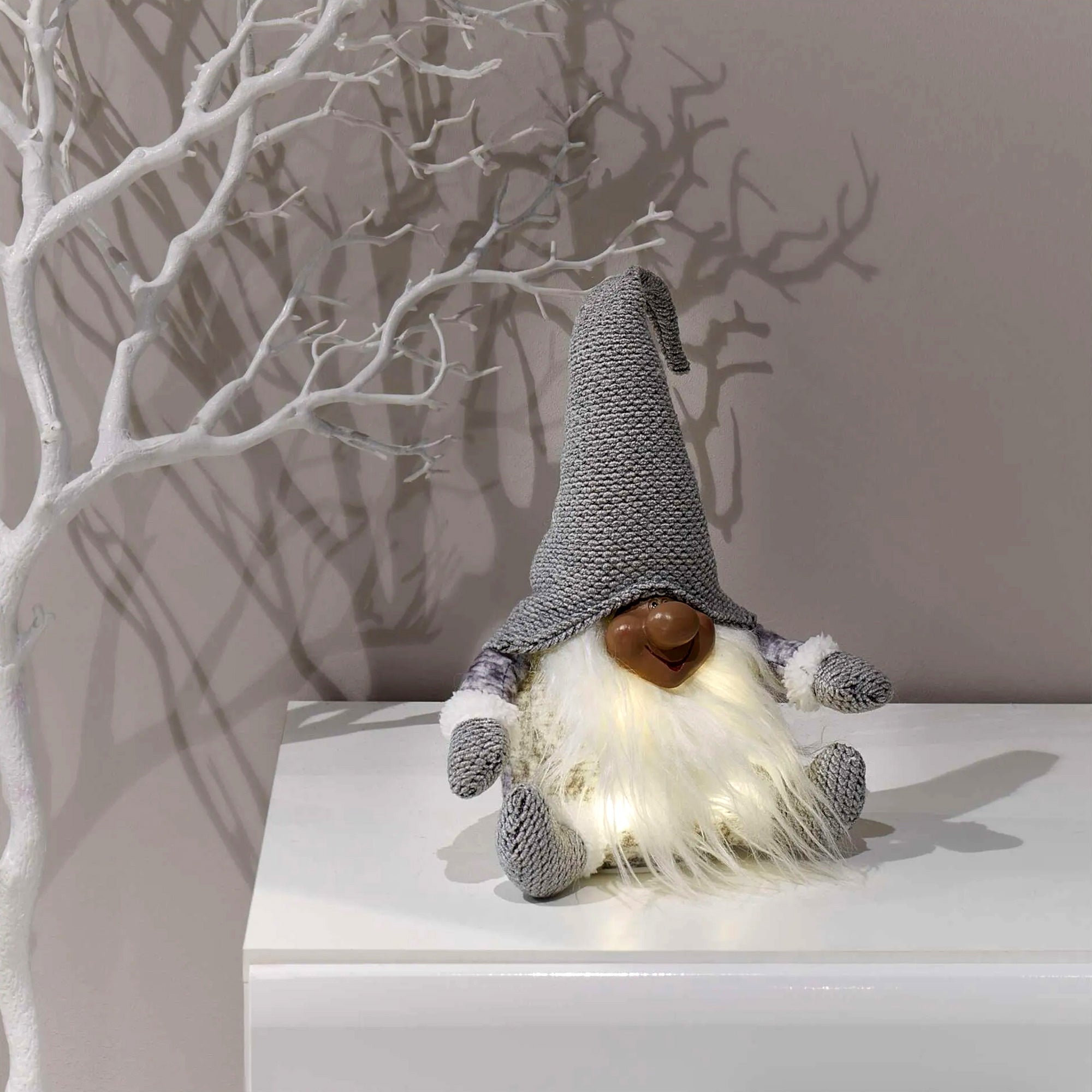 LED Christmas gnome, indoor, warm white, 3xAA, 35cm