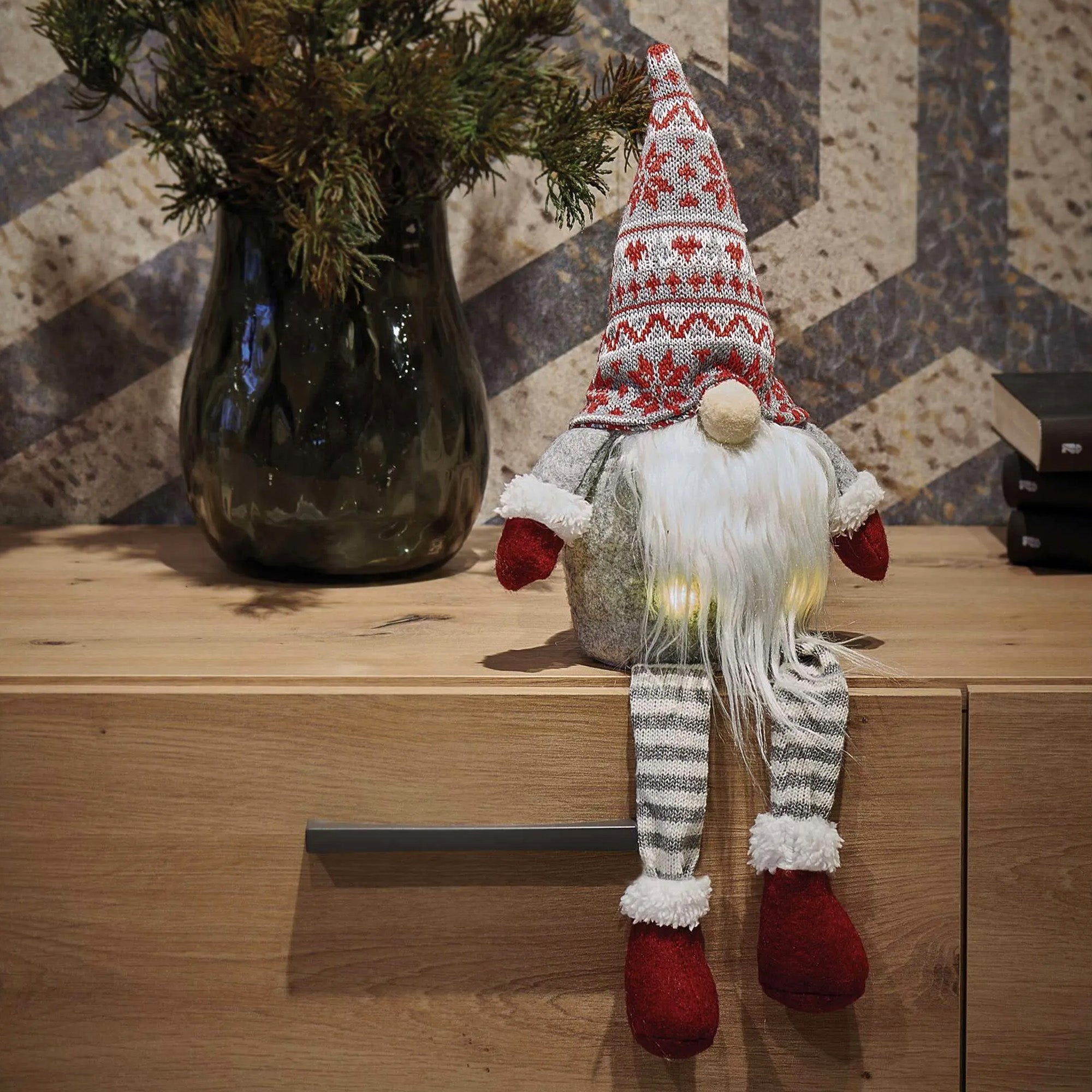 LED Christmas gnome, indoor, warm white, 3xAA, 27cm