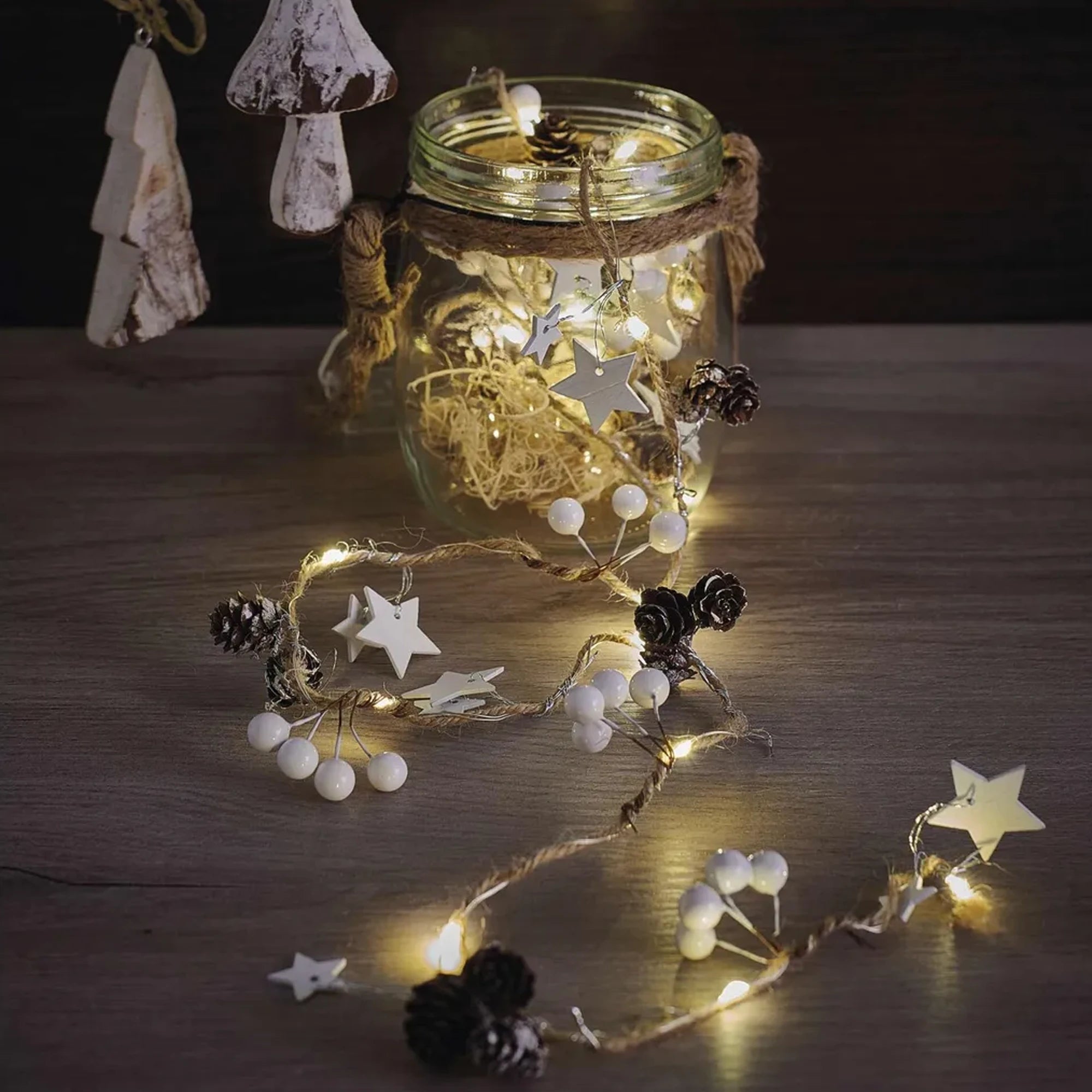 Božićna girlanda, češeri, LED, toplo bijela, 2xAA, IP20, 1.7m