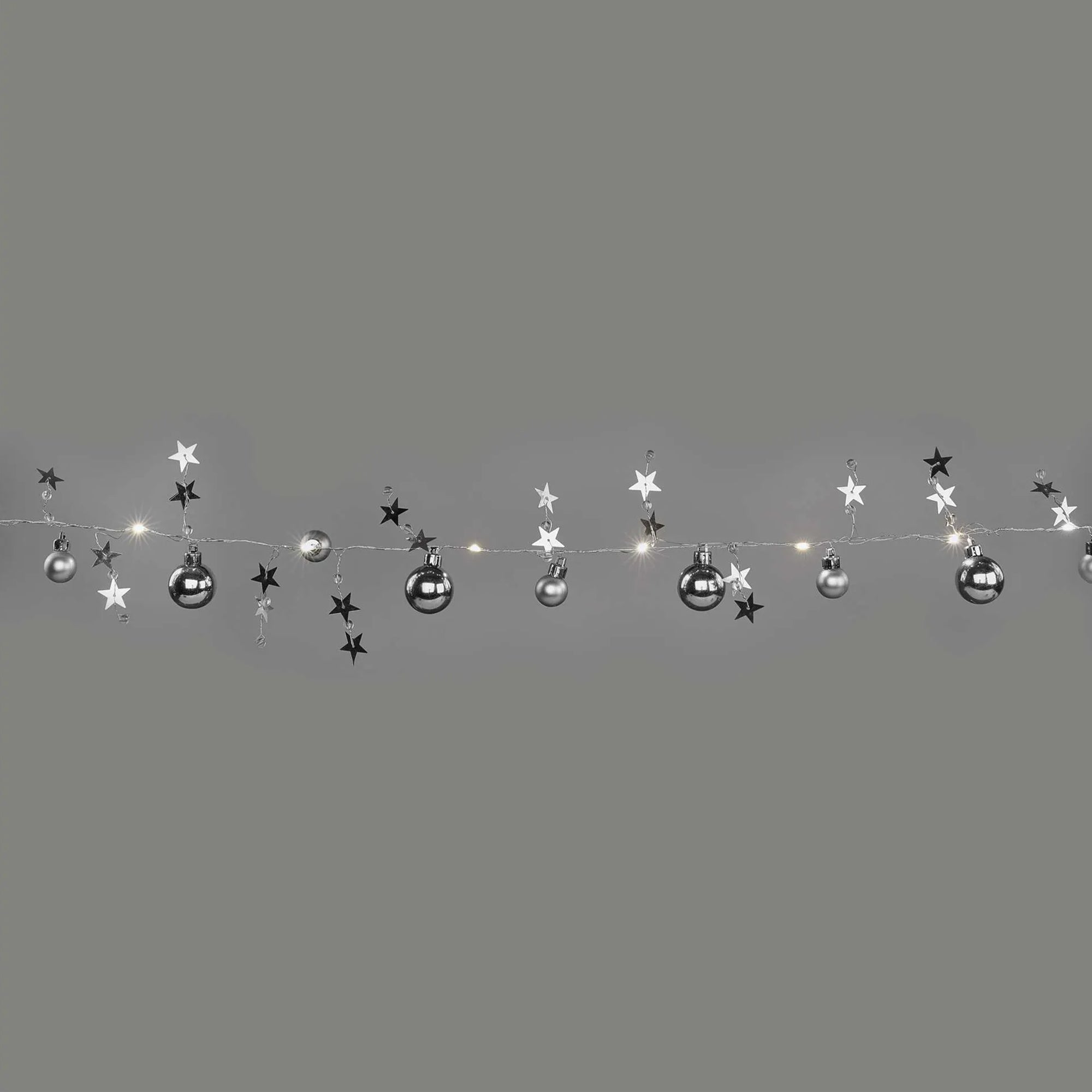 LED Christmas garland, silver balls with stars, indoor, warm white, timer, 2xAA, 1.9m