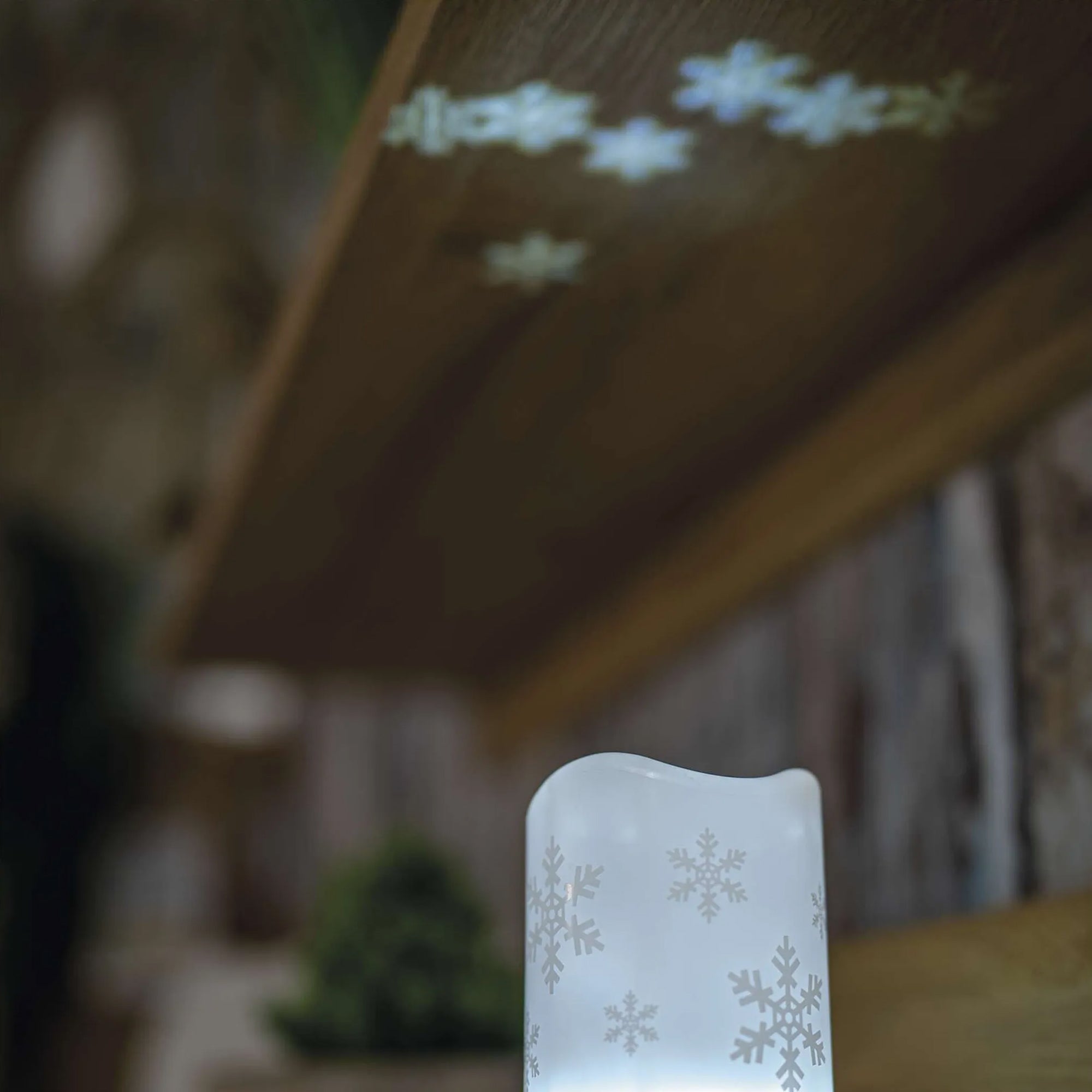 LED Christmas projector, snowflakes, indoor, cool white, 3xAAA