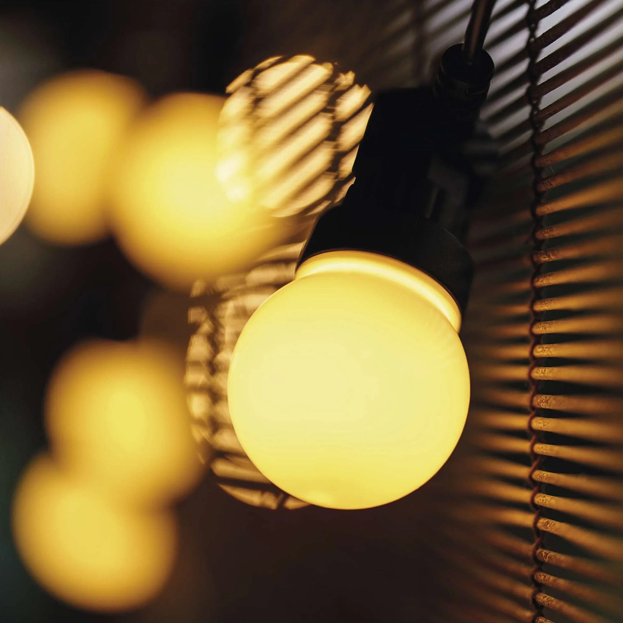 LED rasvjetni lanac, 10 žarulja, mliječne žarulje, IP44, 5m