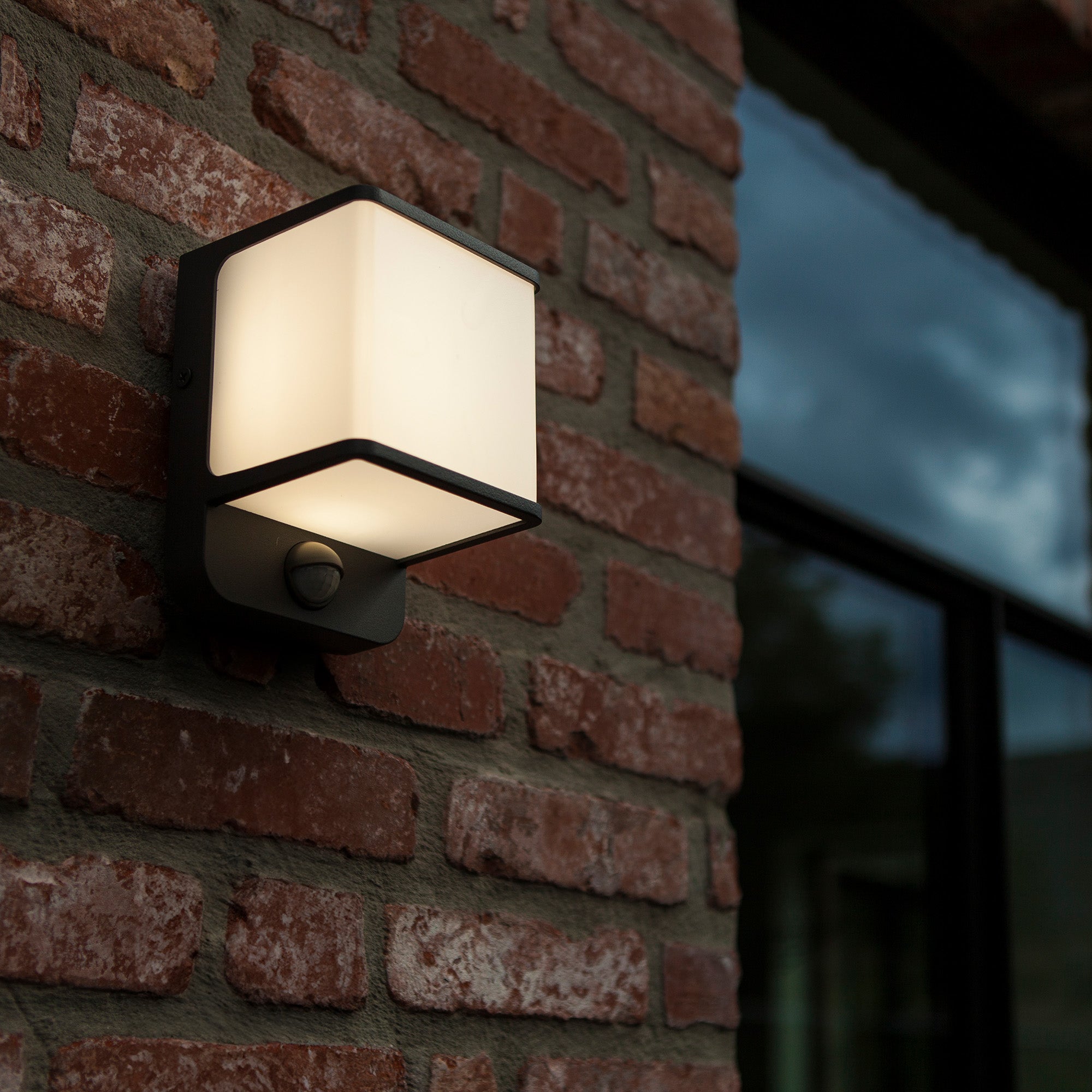 DOBLO LED zidna svjetiljka, senzor pokreta, tamno siva, 14W, 4000K, IP54, 146mm