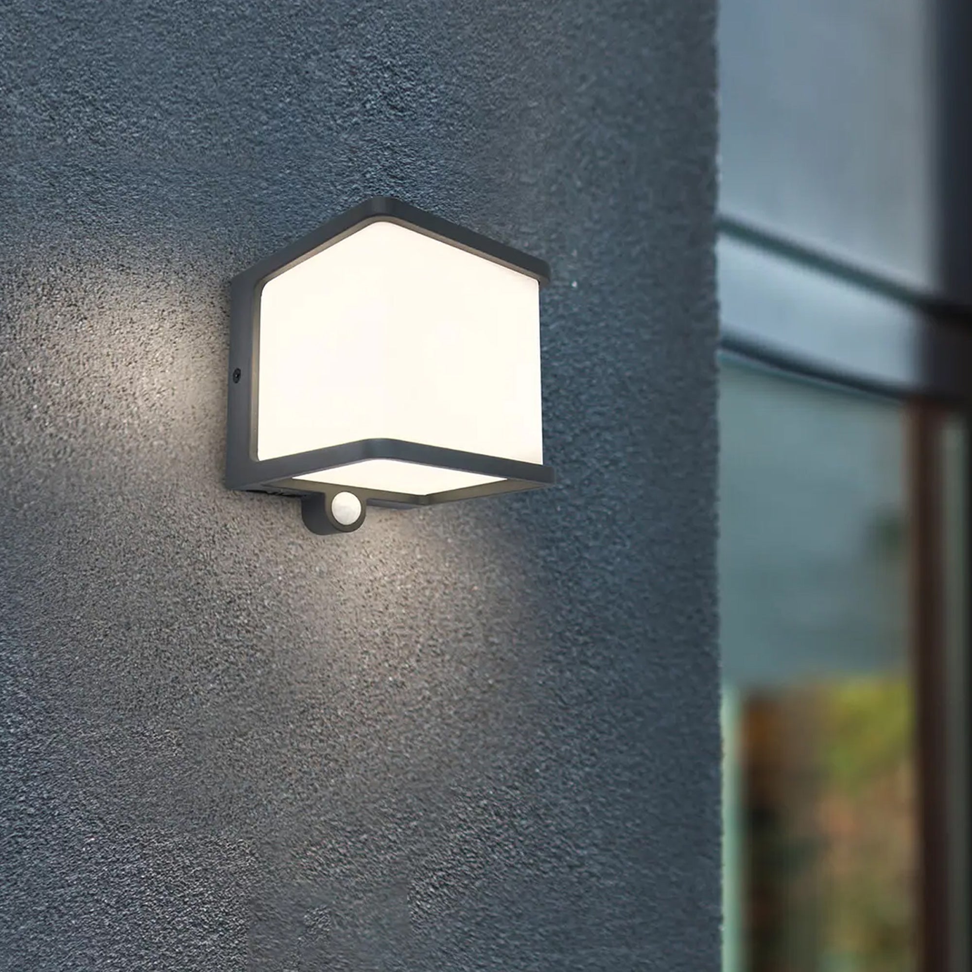 DOBLO LED solarna zidna svjetiljka, senzor pokreta, tamno siva, 7.5W, 4000K, IP54, 129mm