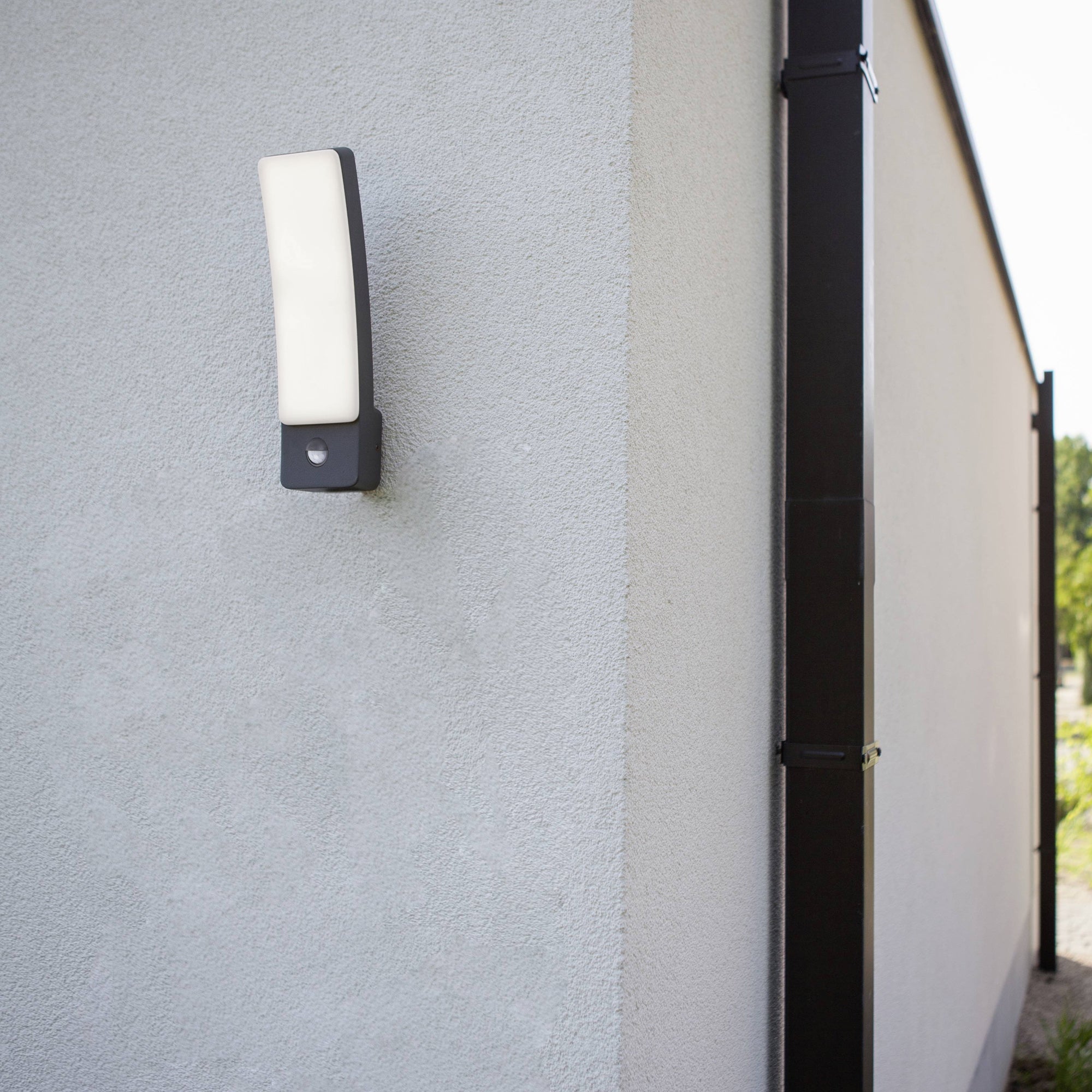 KIRA LED zidna svjetiljka, senzor pokreta, tamno siva, 18W, 4000K, IP54, 311mm