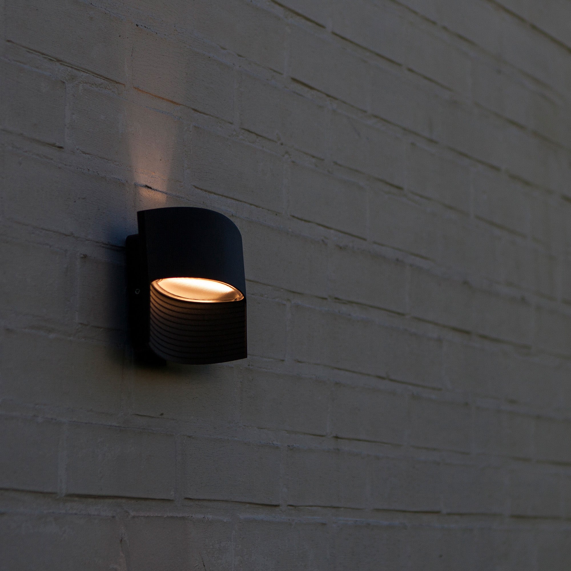 LOTUS LED zidna svjetiljka, mat crna, 8.5W, 3000K, IP54, 140mm