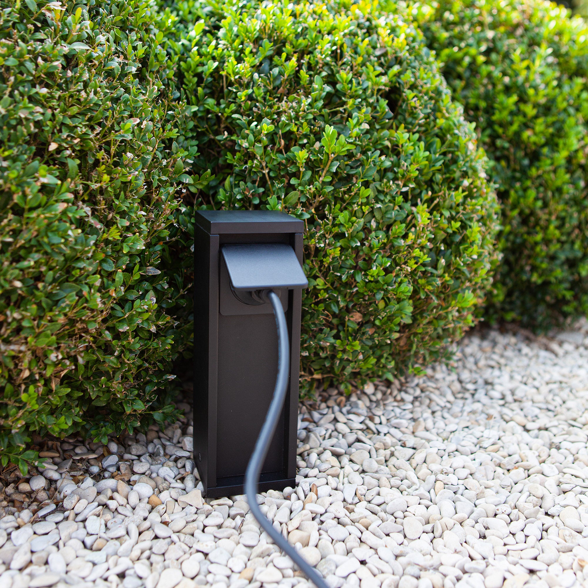 MAINS vrtni stup s utičnicama, 1 utičnica, mat crni, 16A, 3500W, IP54, 241mm