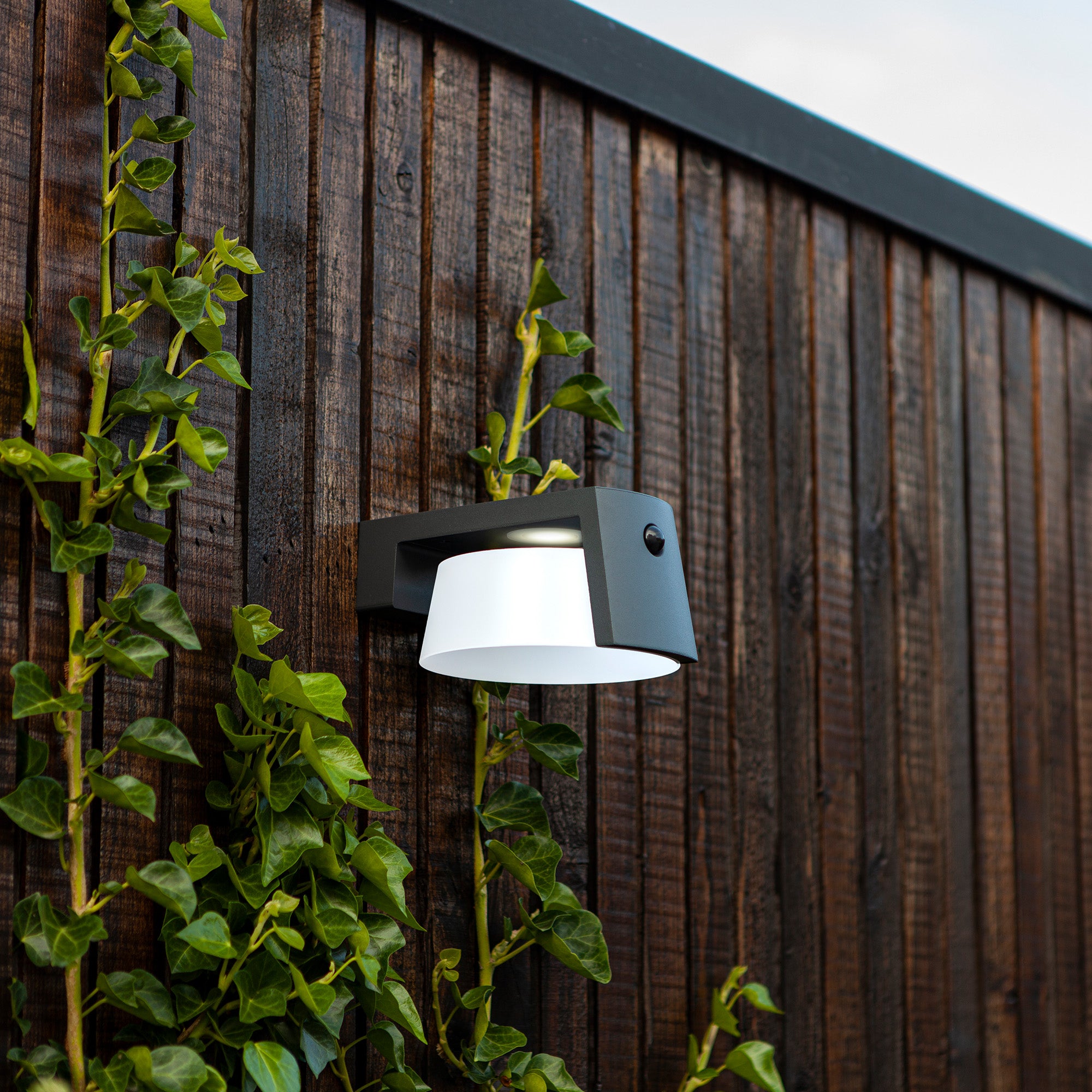 MOON LED solarna zidna svjetiljka, senzor pokreta, tamno siva, 9.5W, 4000K, IP44, 96mm
