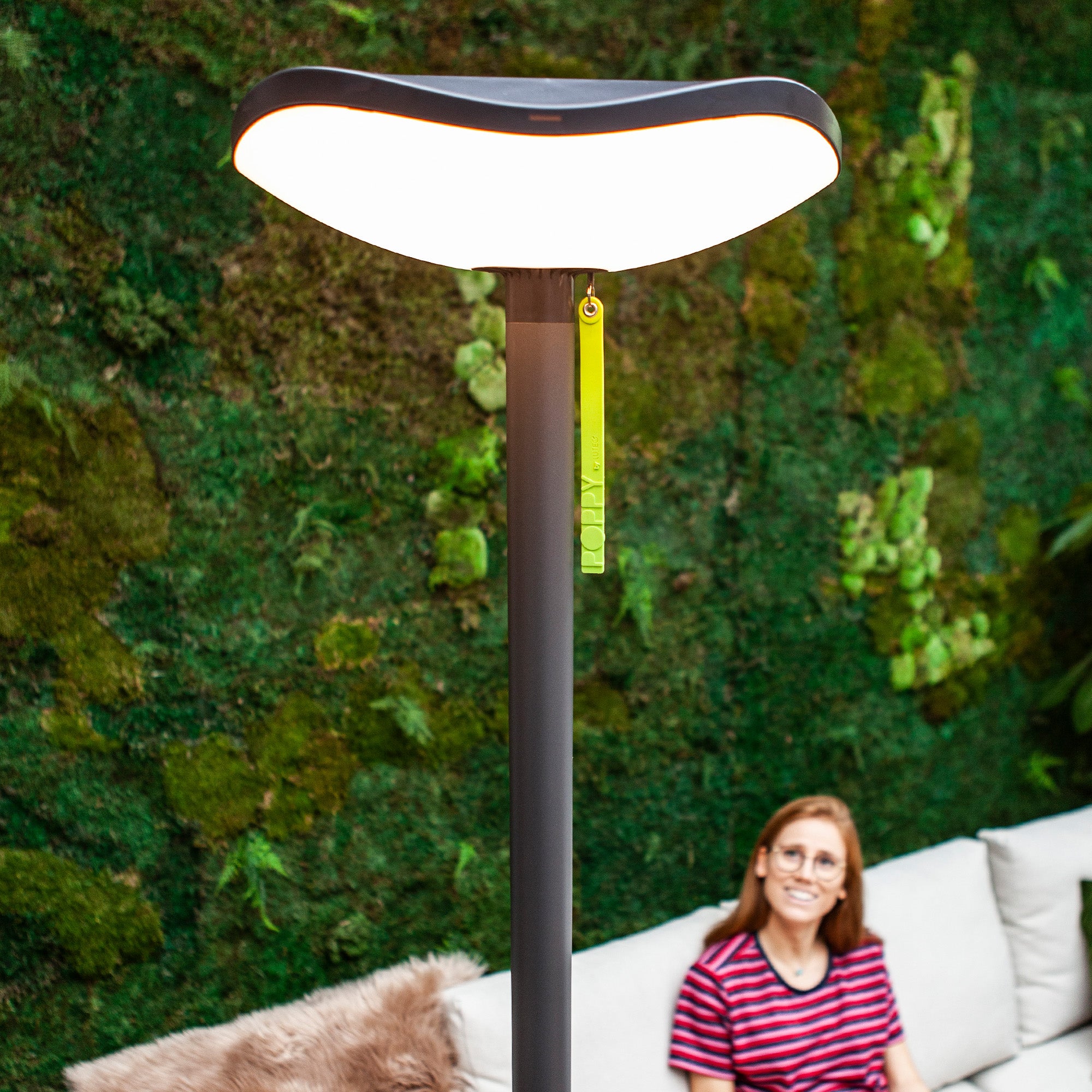 POPPY LED solarna vrtna svjetiljka, tamno siva, 8W, 3000K, IP54, 1900mm