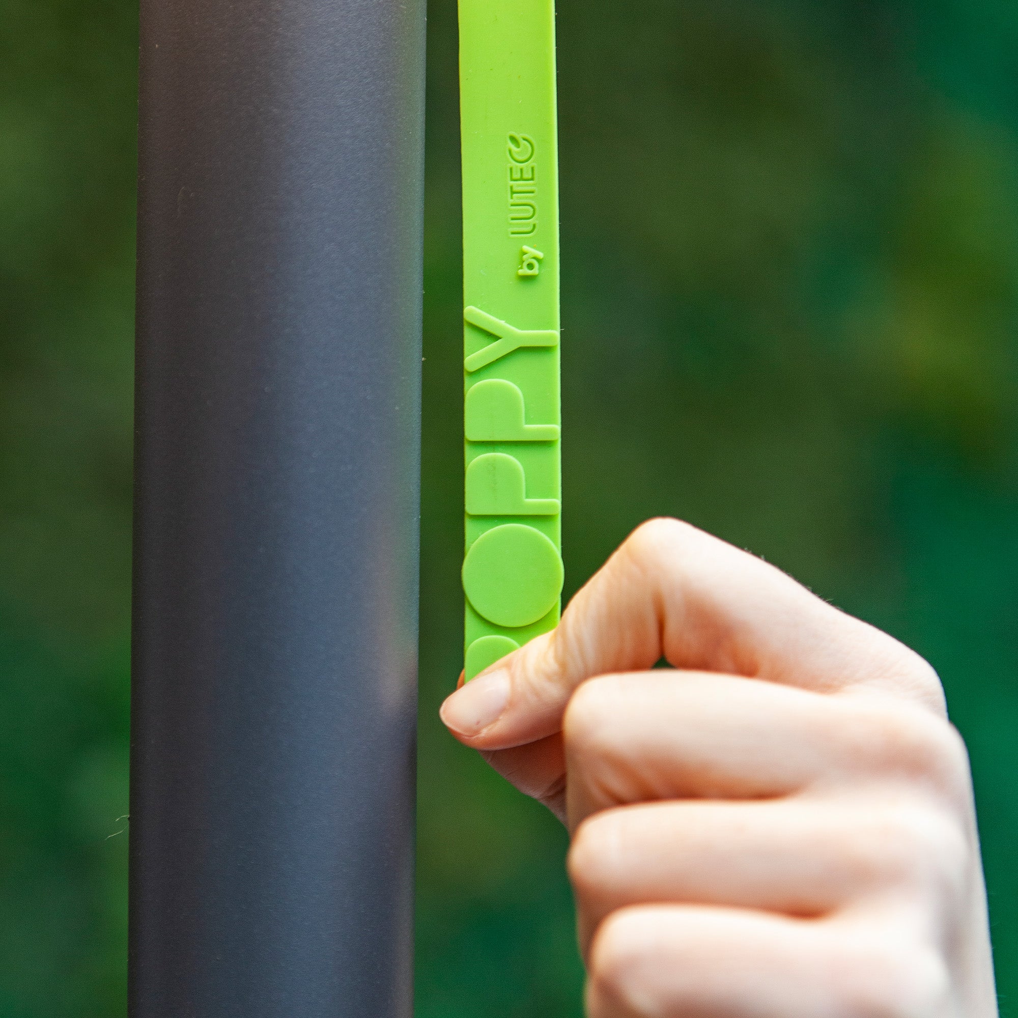 POPPY LED solarna vrtna svjetiljka, tamno siva, 8W, 3000K, IP54, 1900mm