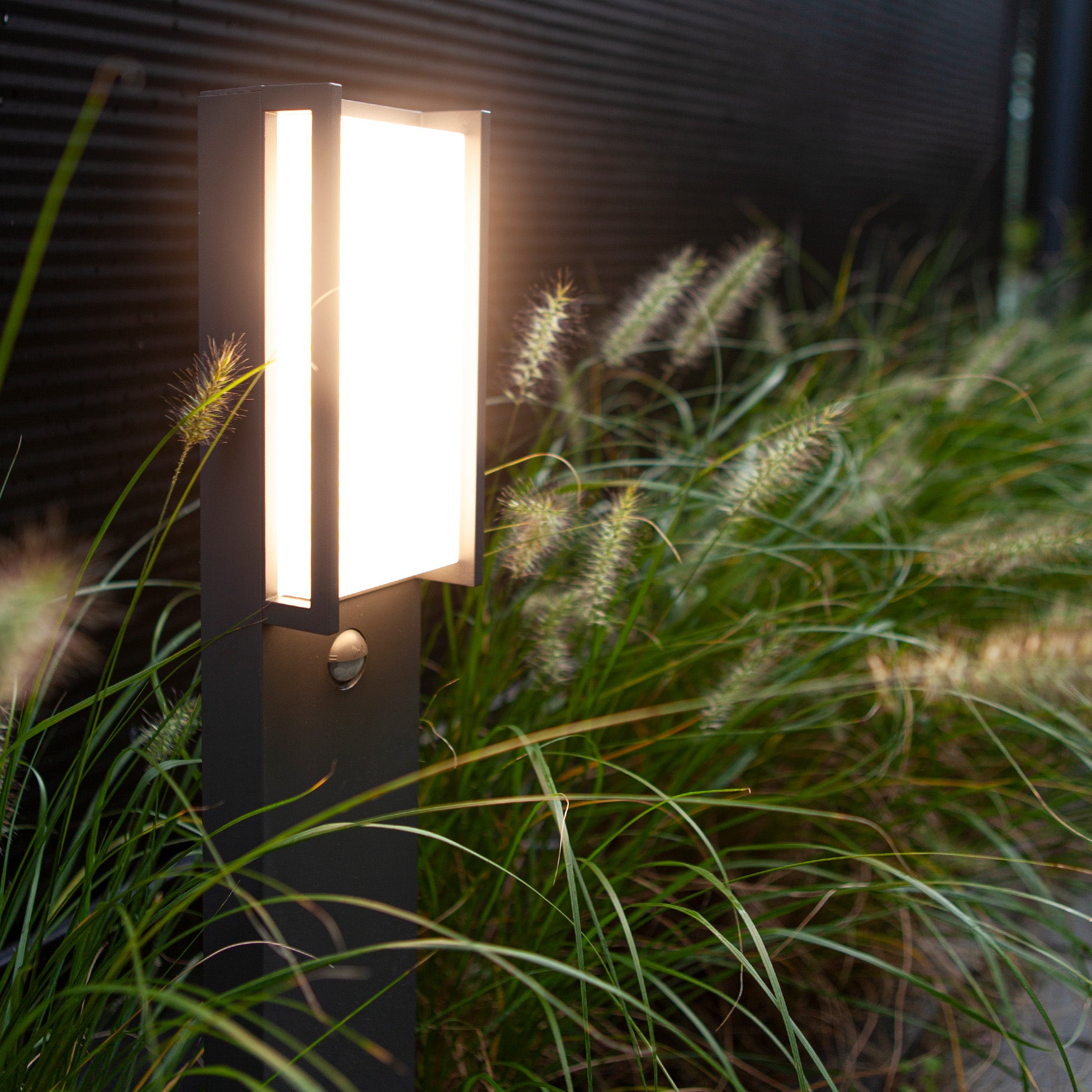 QUBO LED vrtna svjetiljka, senzor pokreta, tamno siva, 14.3W, 3000K, IP54, 750mm
