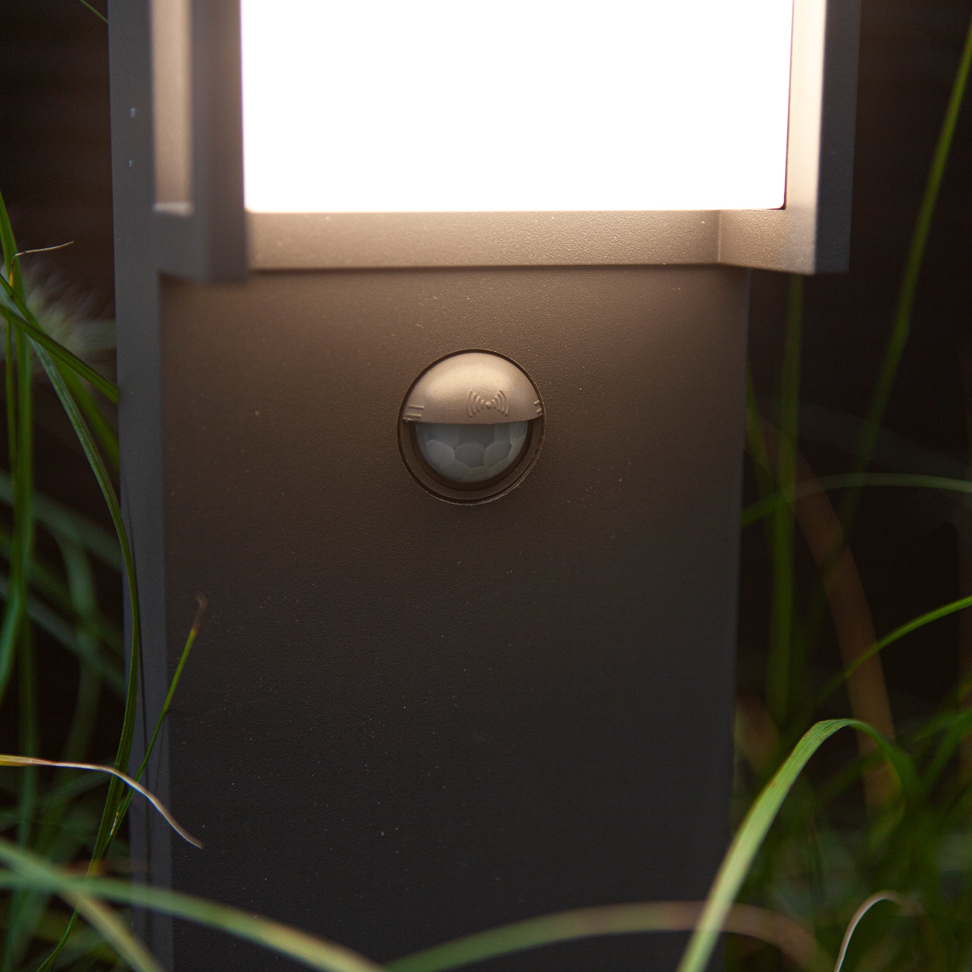 QUBO LED vrtna svjetiljka, senzor pokreta, tamno siva, 14.3W, 3000K, IP54, 750mm