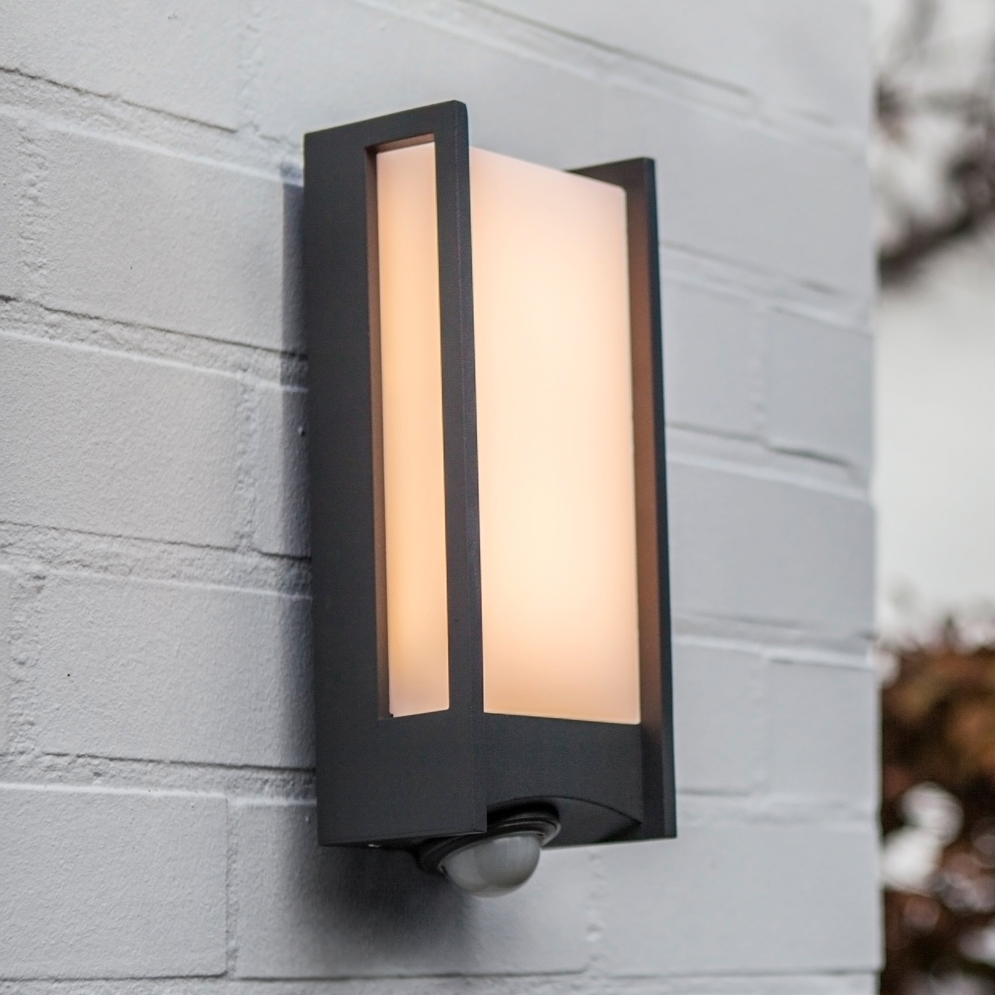QUBO LED zidna svjetiljka, senzor pokreta, tamno siva, 11.3W, 3000K, IP54, 270mm