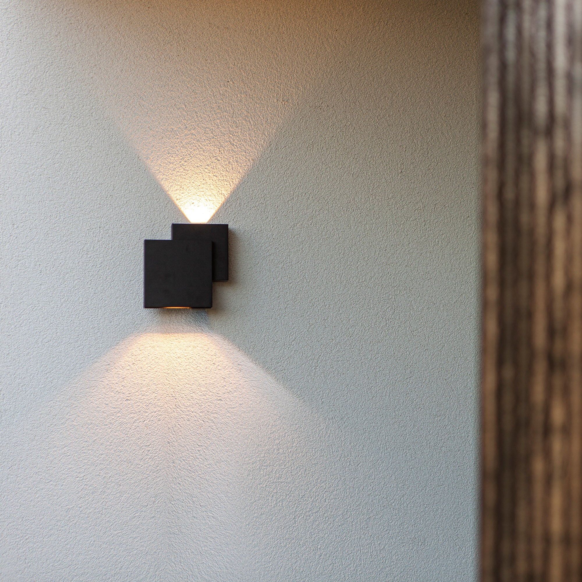 RIALTO LED zidna svjetiljka, mat crna, 21W, 3000K, IP44, 195mm