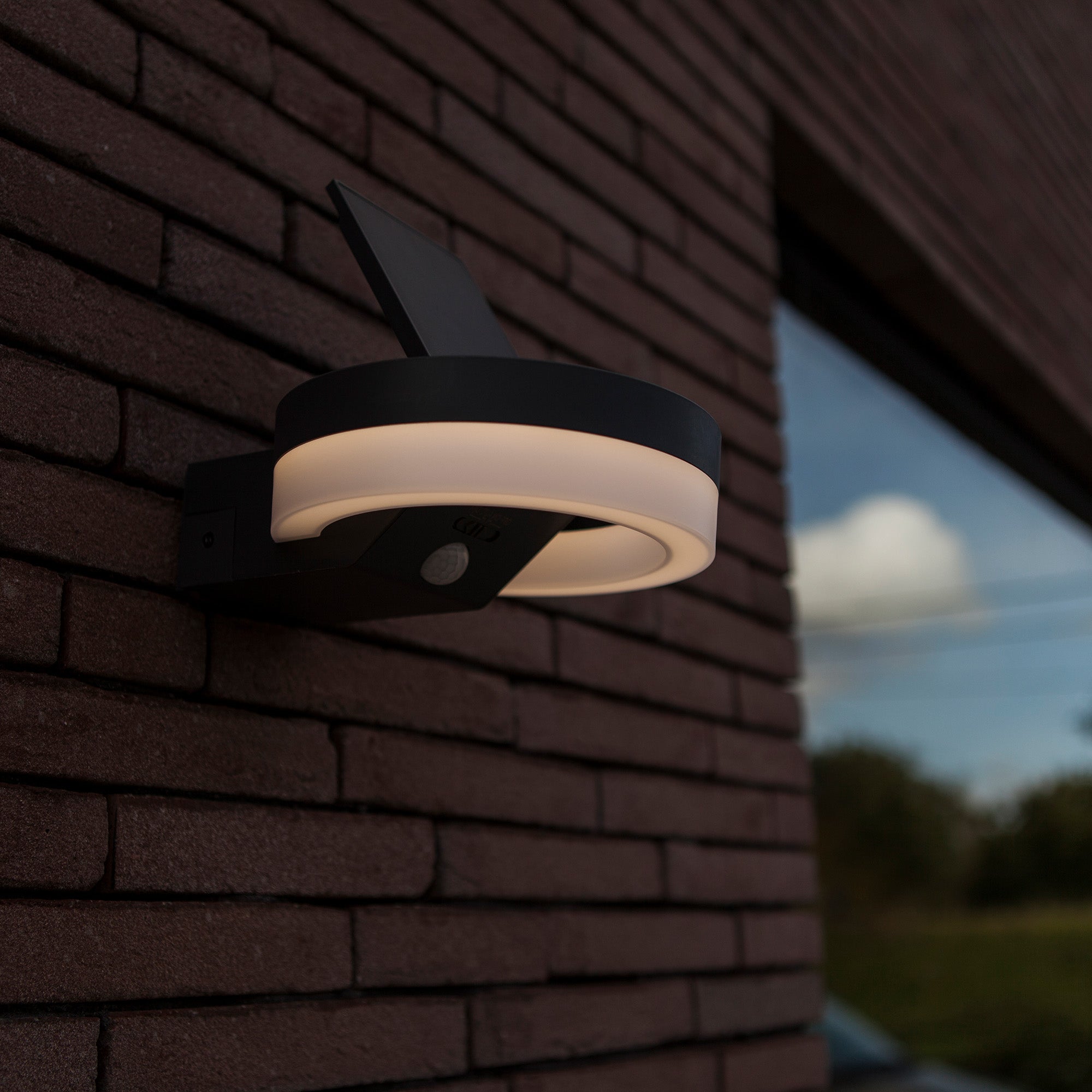 RUNDA LED solarna zidna svjetiljka, senzor pokreta, tamno siva, 12W, 4000K, IP54, 64mm