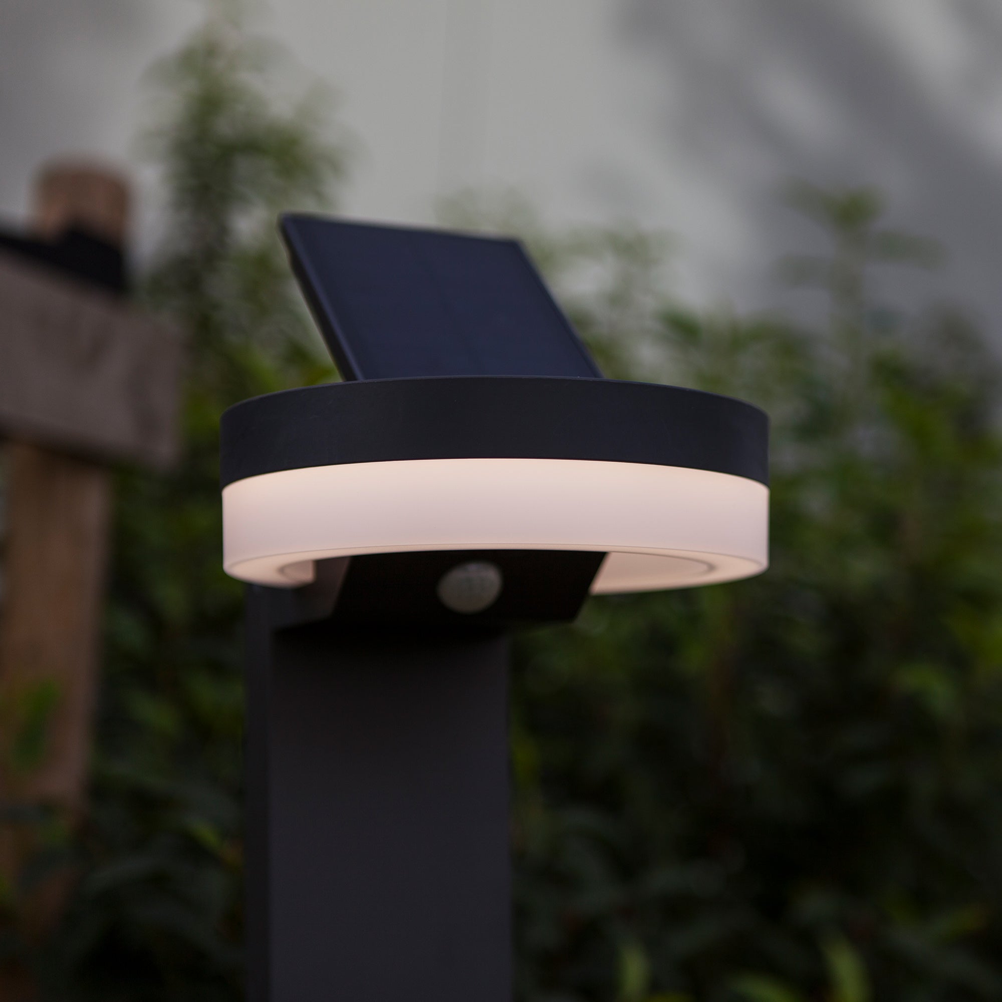 RUNDA LED solarna vrtna svjetiljka, senzor pokreta, tamno siva, 12W, 4000K, IP54, 740mm
