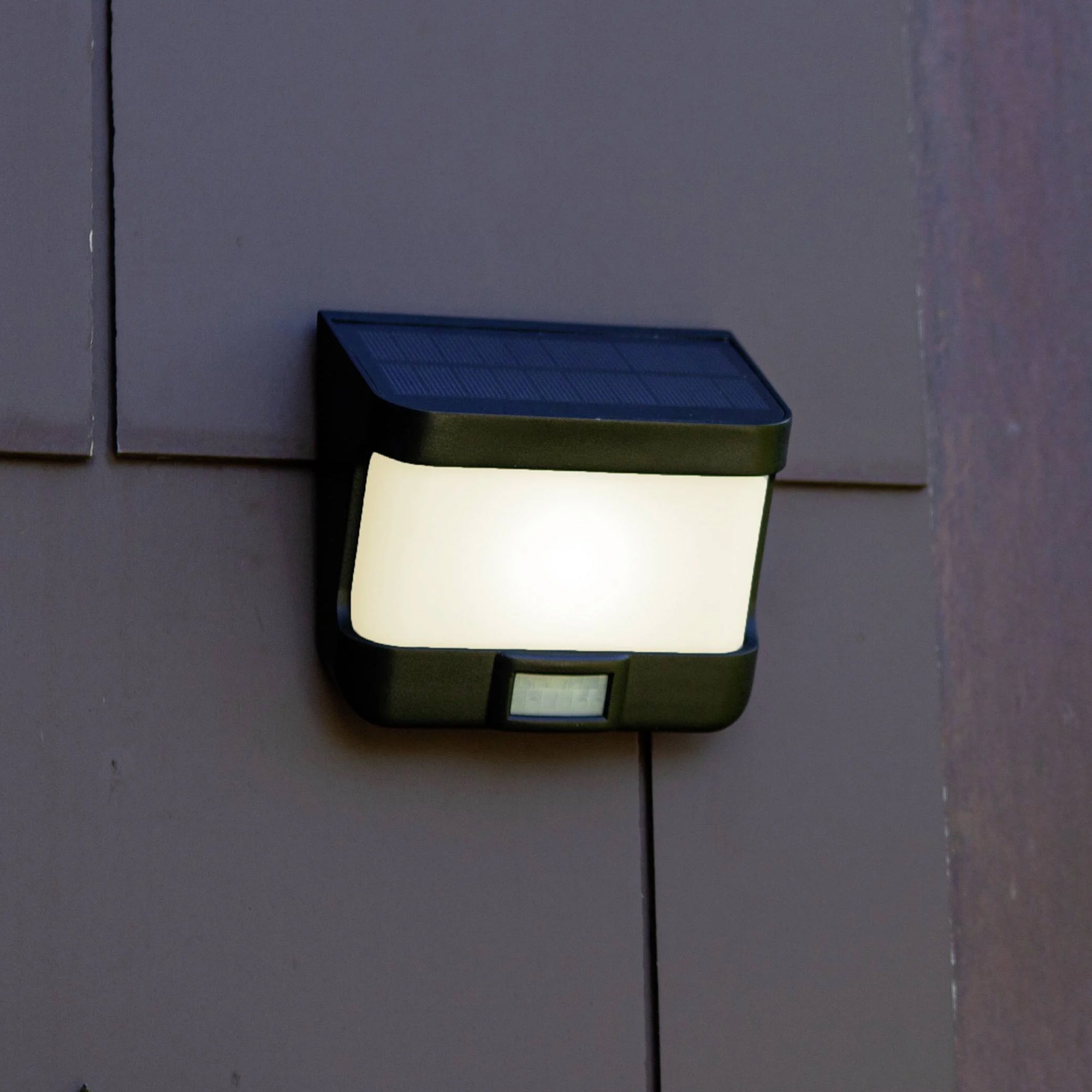 TRY LED solarna zidna svjetiljka, senzor pokreta, mat crna, 8W, 5000K, IP44, 118mm