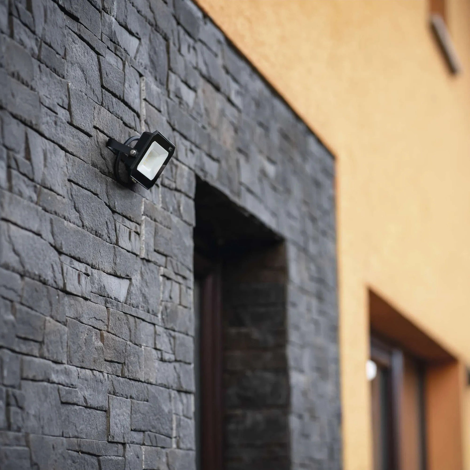 LED reflektor SIMPO, crni, 20W, 2000lm, 4000K, IP65