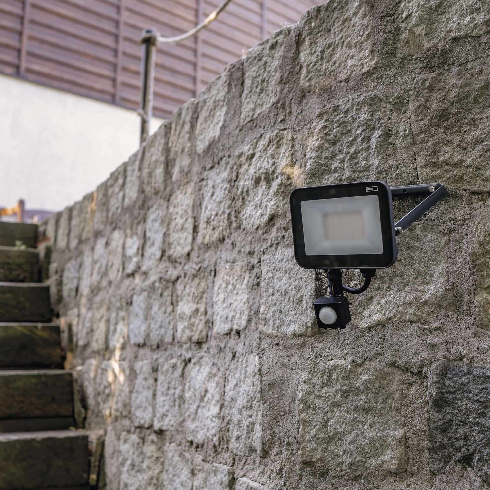 INOVO LED spotlight with sensor, 20W, 2200lm, 4000K