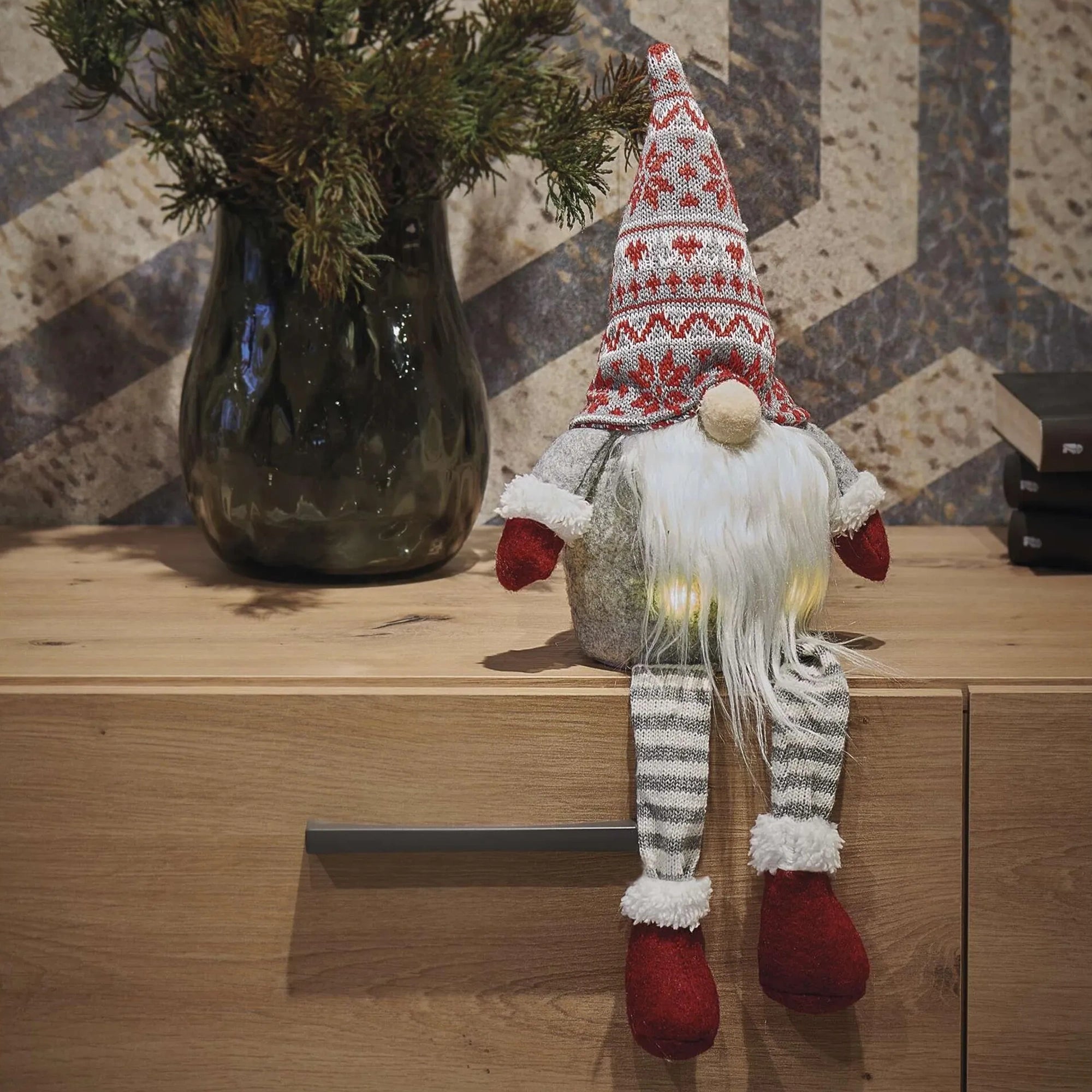 LED Christmas gnome, indoor, warm white, 3xAA, 27cm