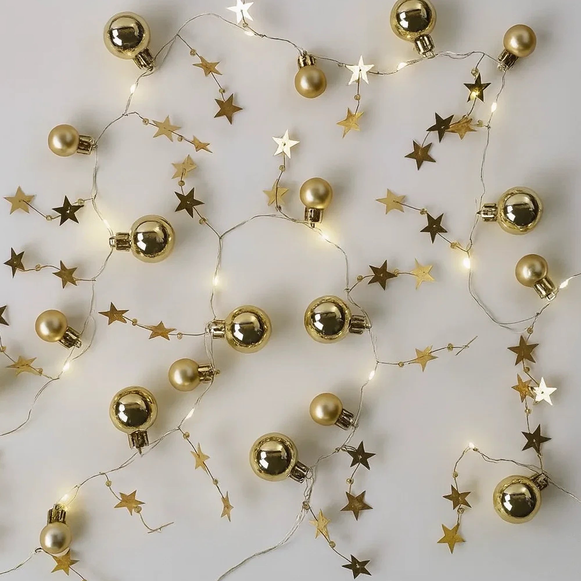 Božićna girlanda, zlatne kugle sa zvijezdama, LED, toplo bijela, 2xAA, IP20, 1.9m