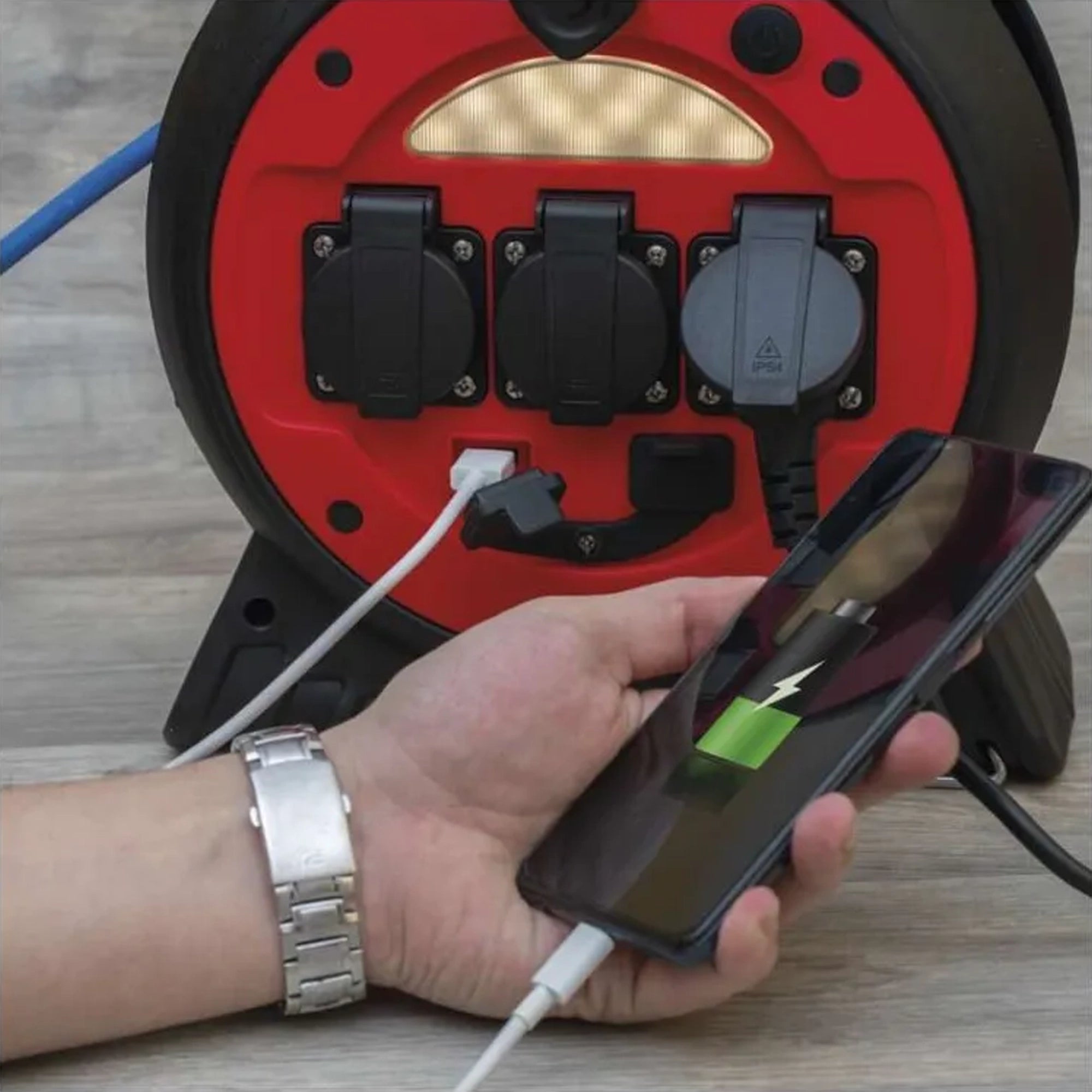 Produžni kabel na kolutu 20m, vodootporni, LED svjetlo, 3 utičnice, PVC, 1.5mm2, IP44