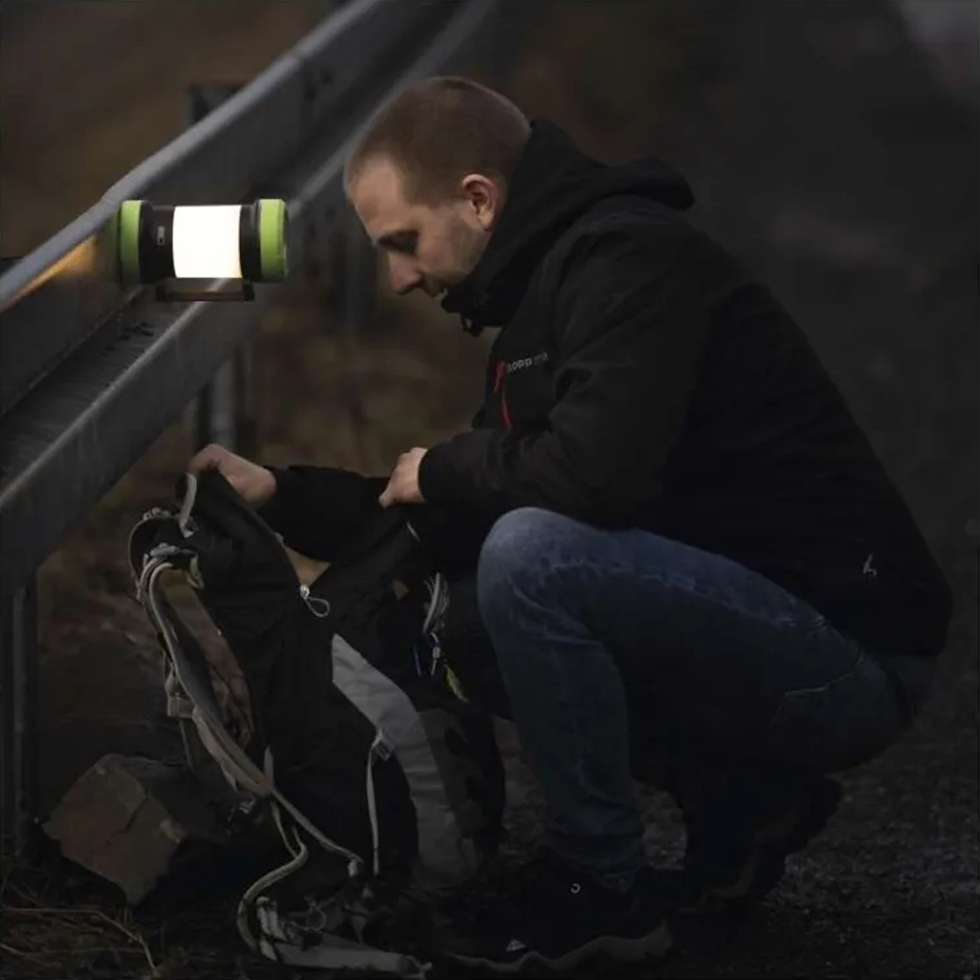 LED svjetiljka za kampiranje P2313, crno-zelena, punjiva, 350lm, 260m