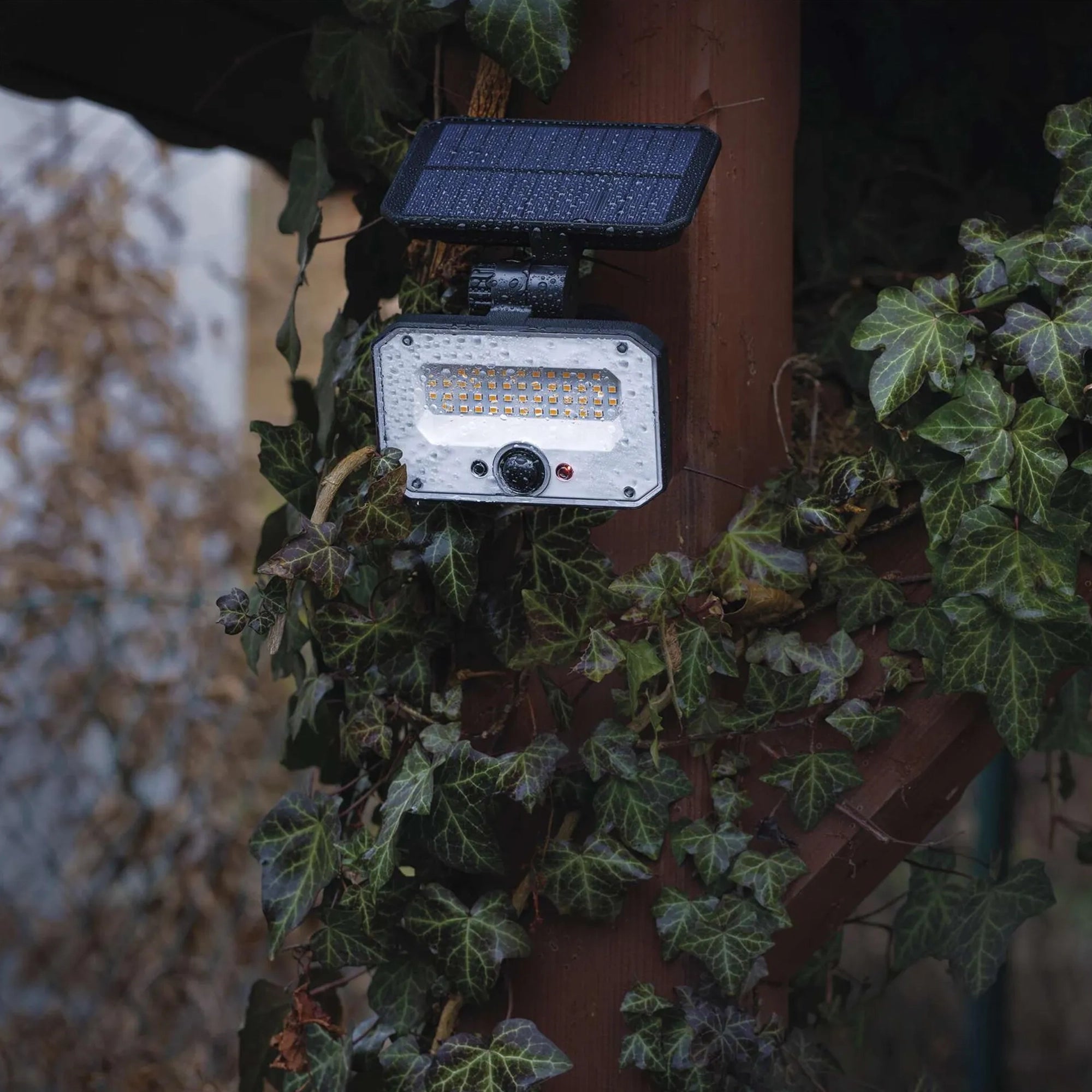 LED solarni reflektor SPILO, s daljinskim, senzor pokreta, crni, 3000K, IP54