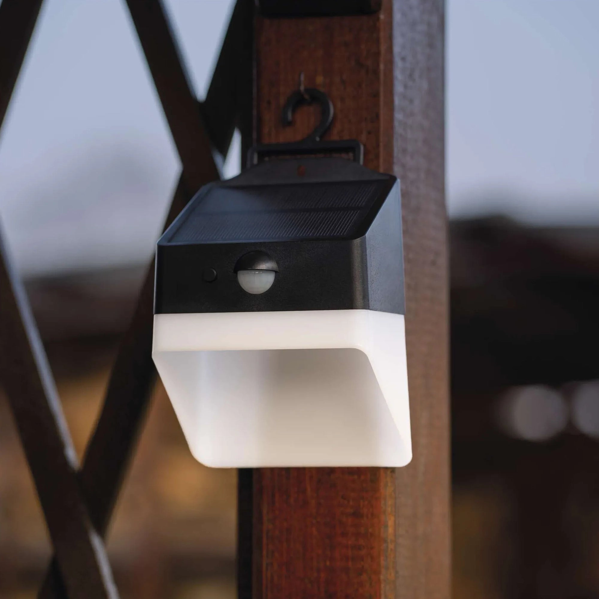 LUNIS LED solarna zidna svjetiljka, senzor pokreta, crna, 4000K, IP65, 138mm
