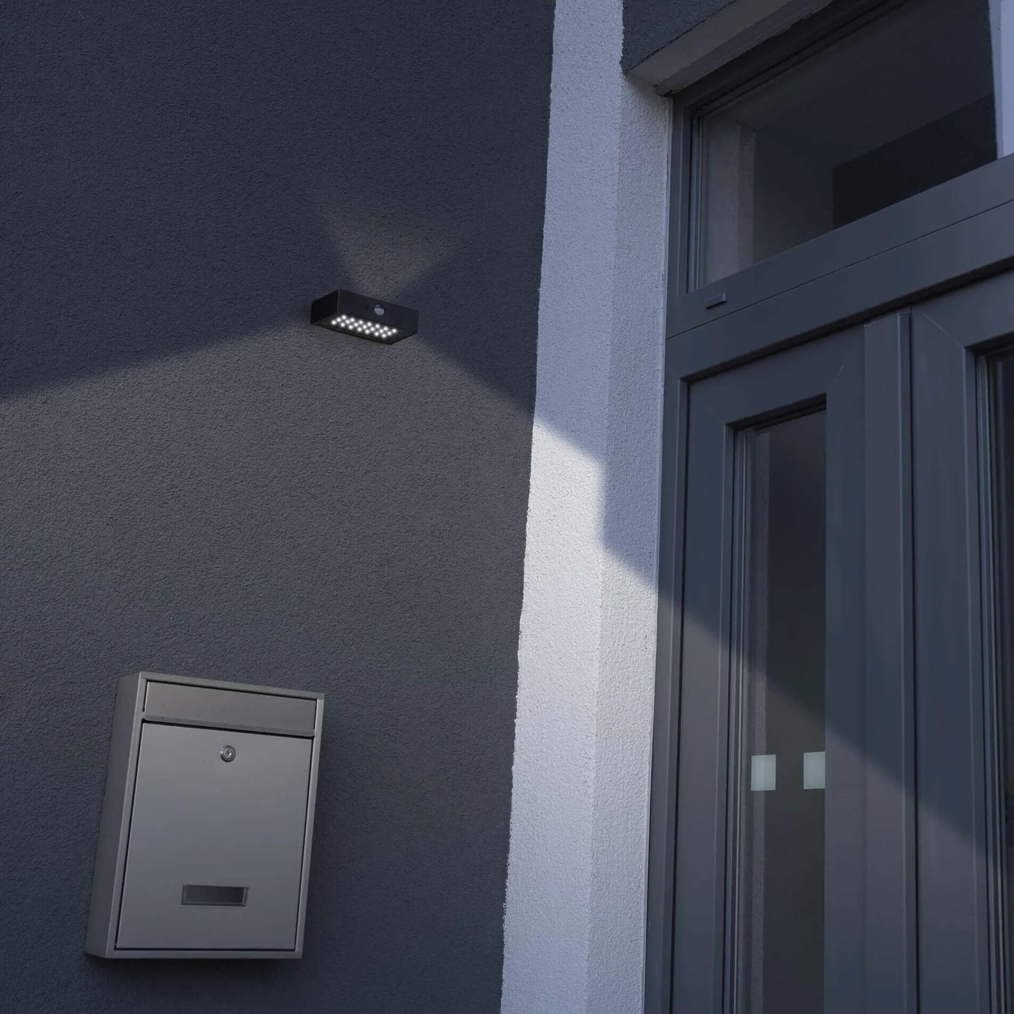 BRIXO LED solarna zidna svjetiljka, senzor pokreta, crna, 4000K, IP65, 35mm